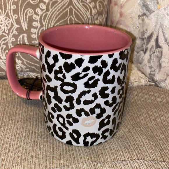 🖤🤍🩷NWT Stay Wild Animal Print w/Kiss 18oz Microwave/Dishwasher Safe Mug - Picture 5 of 12